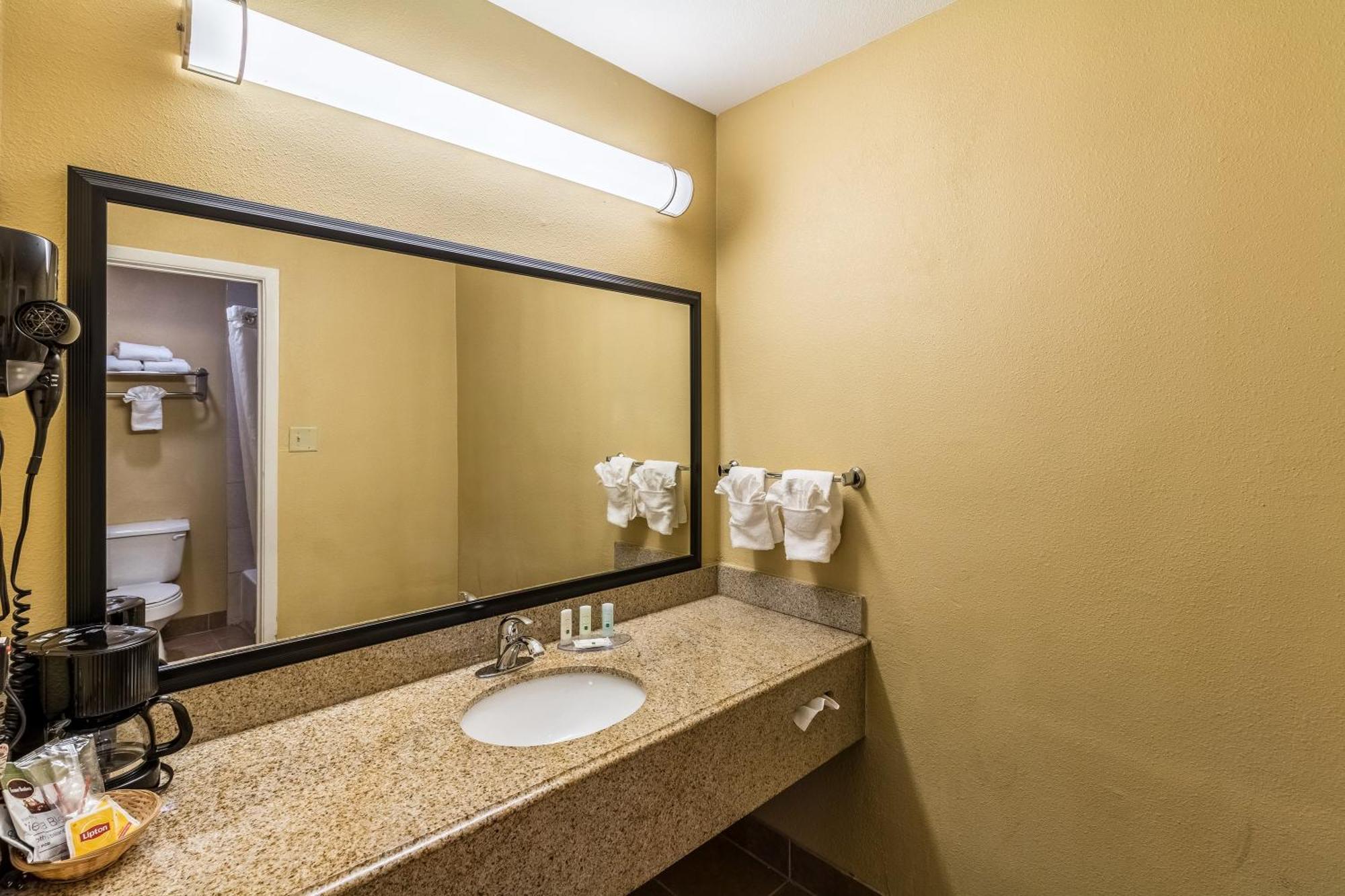 Quality Inn Корсикана Экстерьер фото